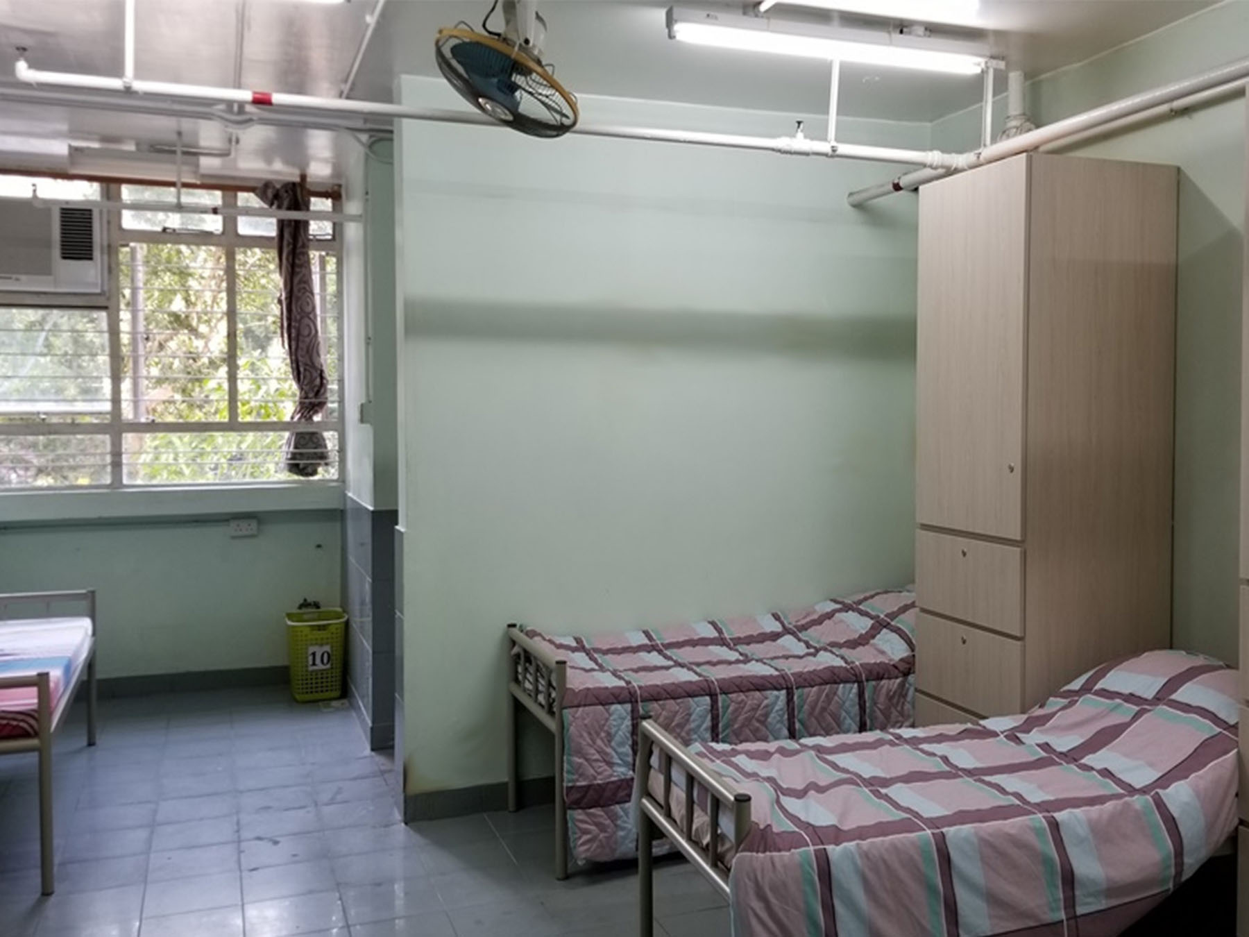 収容病棟('13香港/仏/日)王兵 NEW AMBULANCE** 聖約翰救傷隊九龍救護站去SJ 71全新救護車New